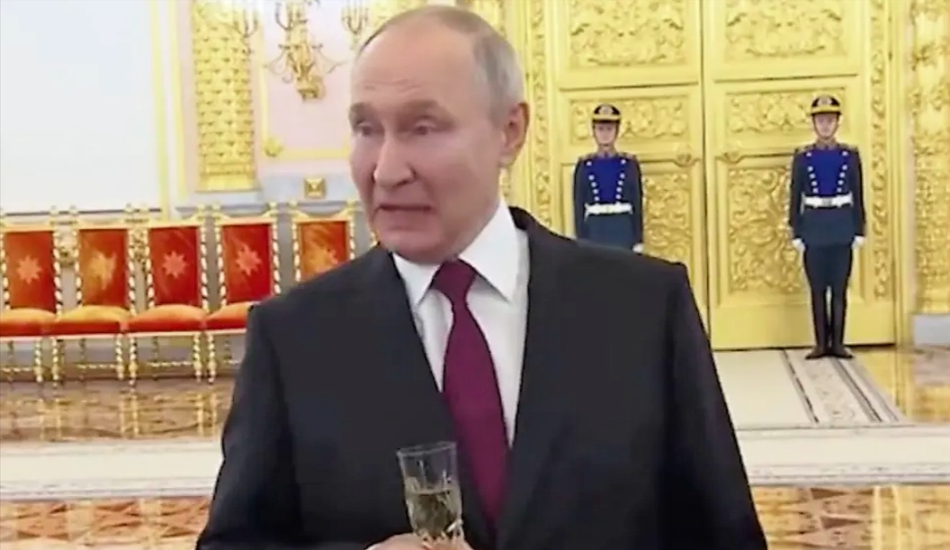 Putin betrunken? Dieses Video schockt Russland Wirrer Auftritt von Putin - "Ukraine hat angefangen!"