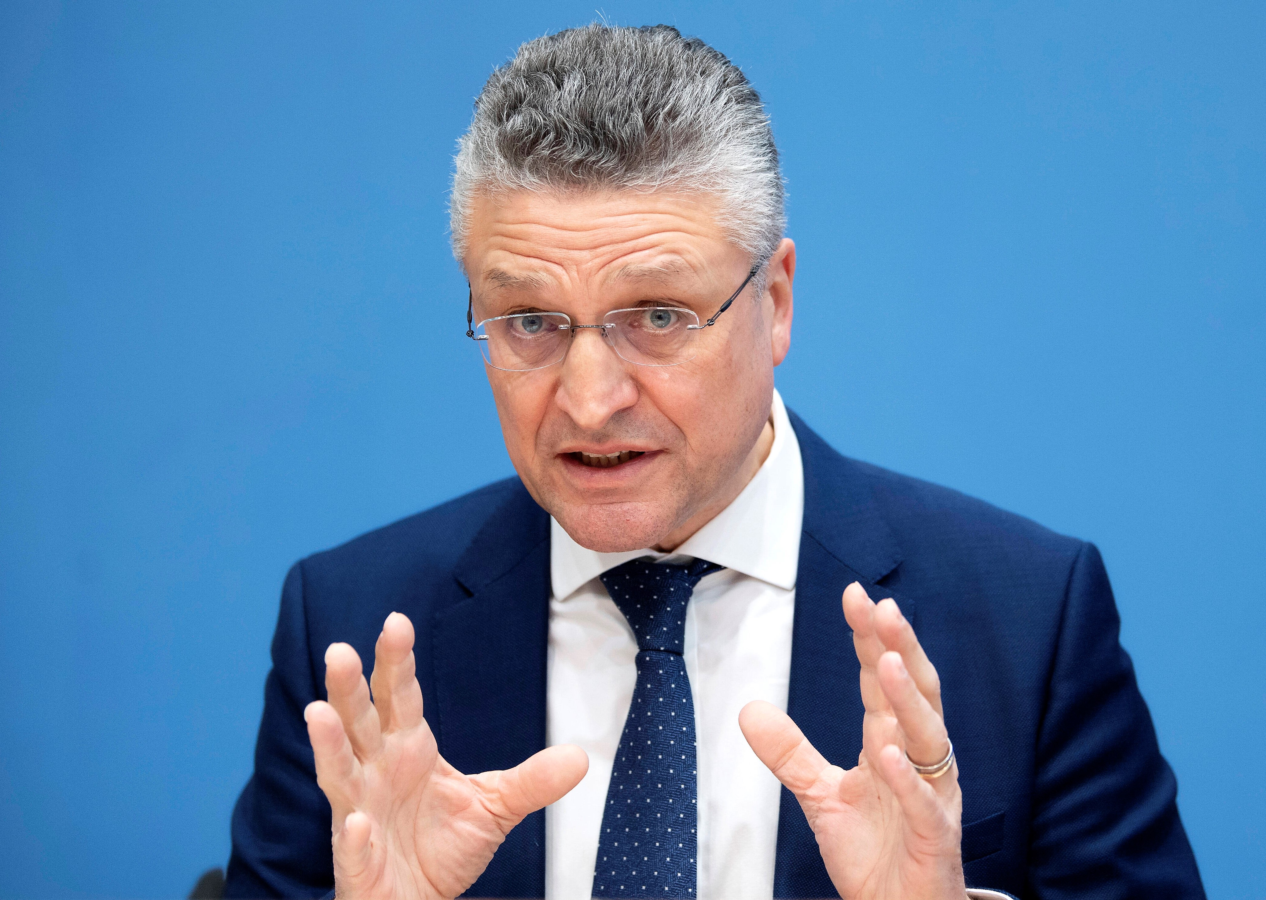 Corona mutiert immer weiter - Achten Sie auf diese Symptome, sie treten aktuell am häufigsten auf!