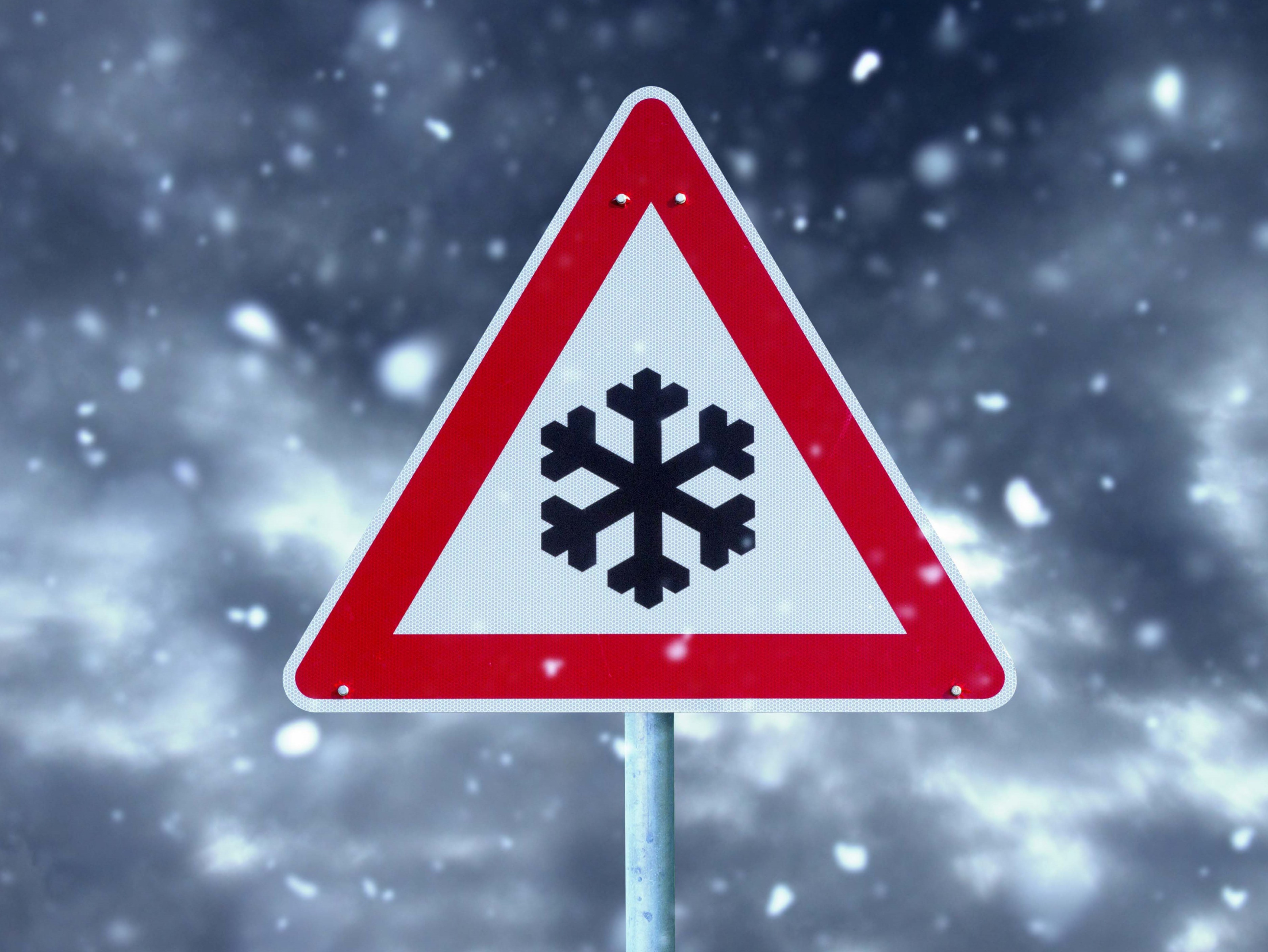 Unwetteralarm! DWD ruft ALARMSTUFE Rot aus! Schwerer Schneesturm erwartet! - In diesen Regionen wird es heftig!