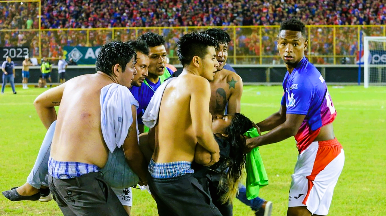 Massenpanik im Fußballstadion - Mindestens 11 Menschen getötet
