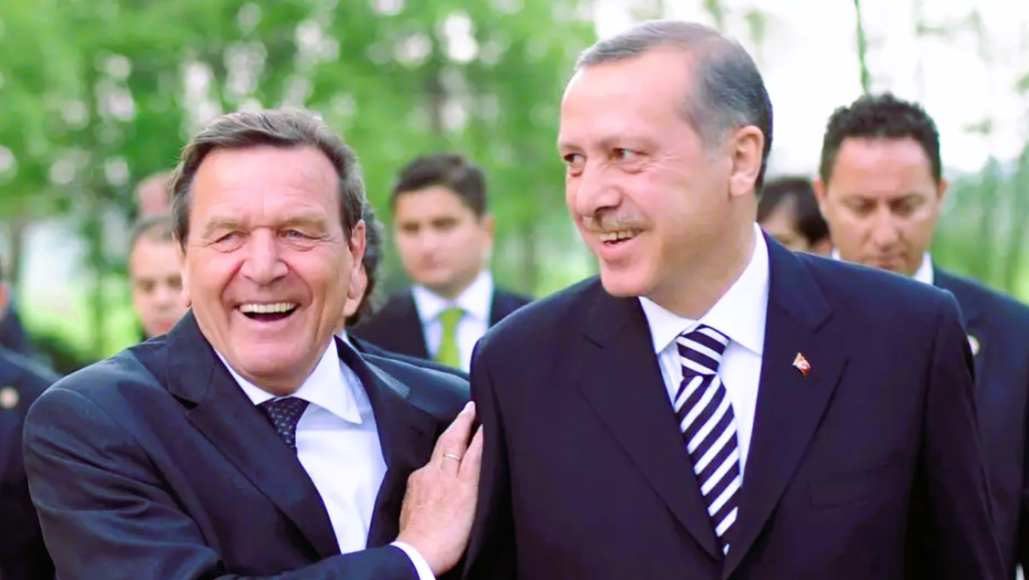 Jetzt feiert Schröder mit Erdogan! Gas-Gerd sorgt für neue Schlagzeilen - Schröder bei Amtseinführung