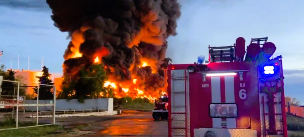 Eilmeldung! Riesige Explosion auf der Krim! Neue Attacke der Ukraine - Militärbasis getroffen!