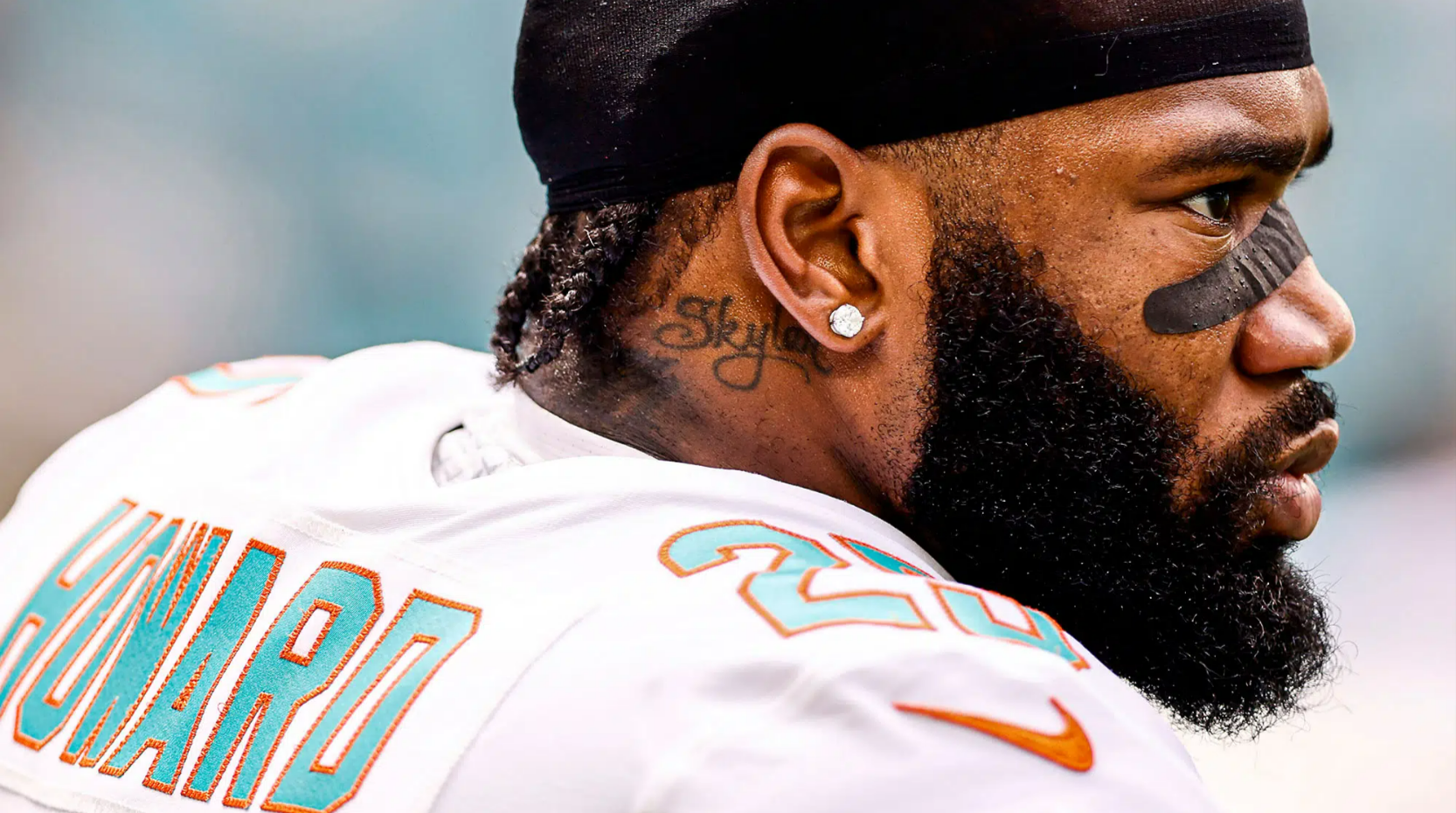 Wie bitte? US-Football Star erwartet 4 Babys auf einmal, von 4 Frauen!