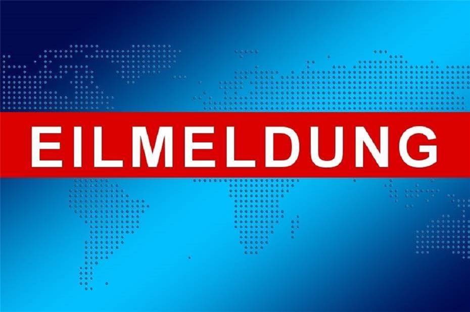 Schulbus verunglückt! Mehrere Kinder teils schwer verletzt! Fahrer steuert Fahrzeug in Graben