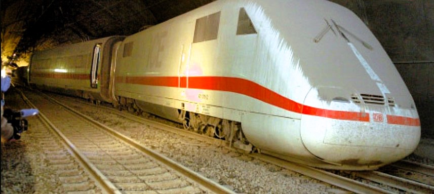 ICE steckt stundenlang im Tunnel fest! Passagiere erleben Bahn-Horror bei Minusgraden und Dunkelheit