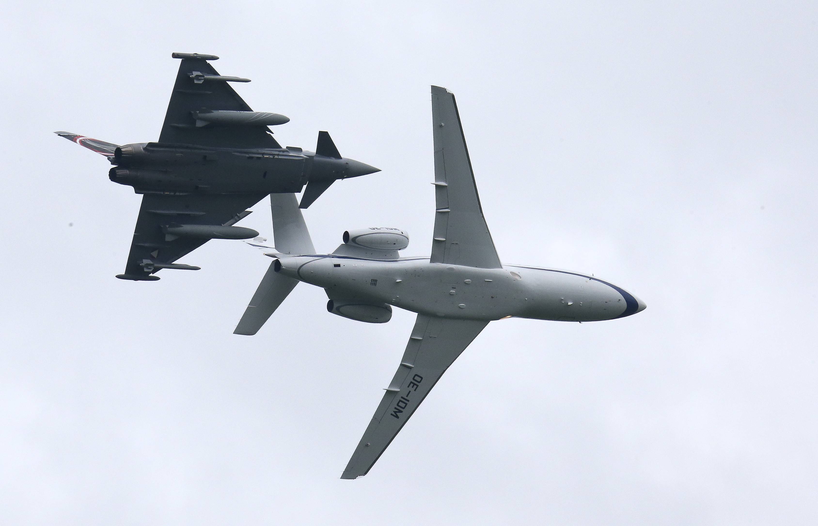 Geisterflugzeug stürzt über der Ostsee ab - Kampfjets steigen auf! Was ist mit den 4 Personen an Bord passiert?