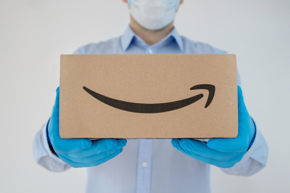 Todesfall bei Amazon! Paket-Mitarbeiter stirbt im Logistikzentrum - Arbeit geht ohne Unterbrechung weiter!