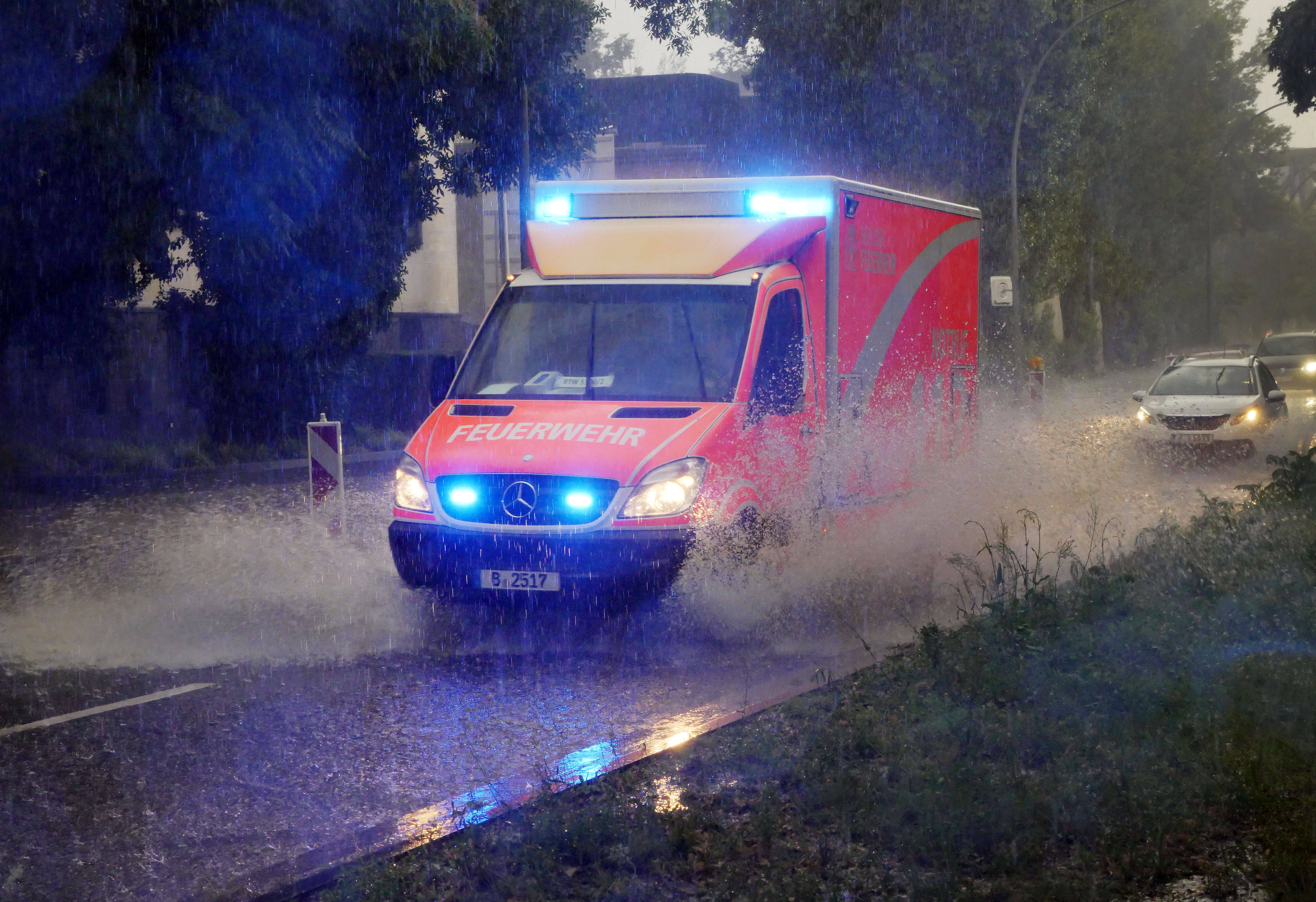 Tragischer Unfall im Baumarkt – Kleines Mädchen (1) von Einkaufswagen erschlagen!