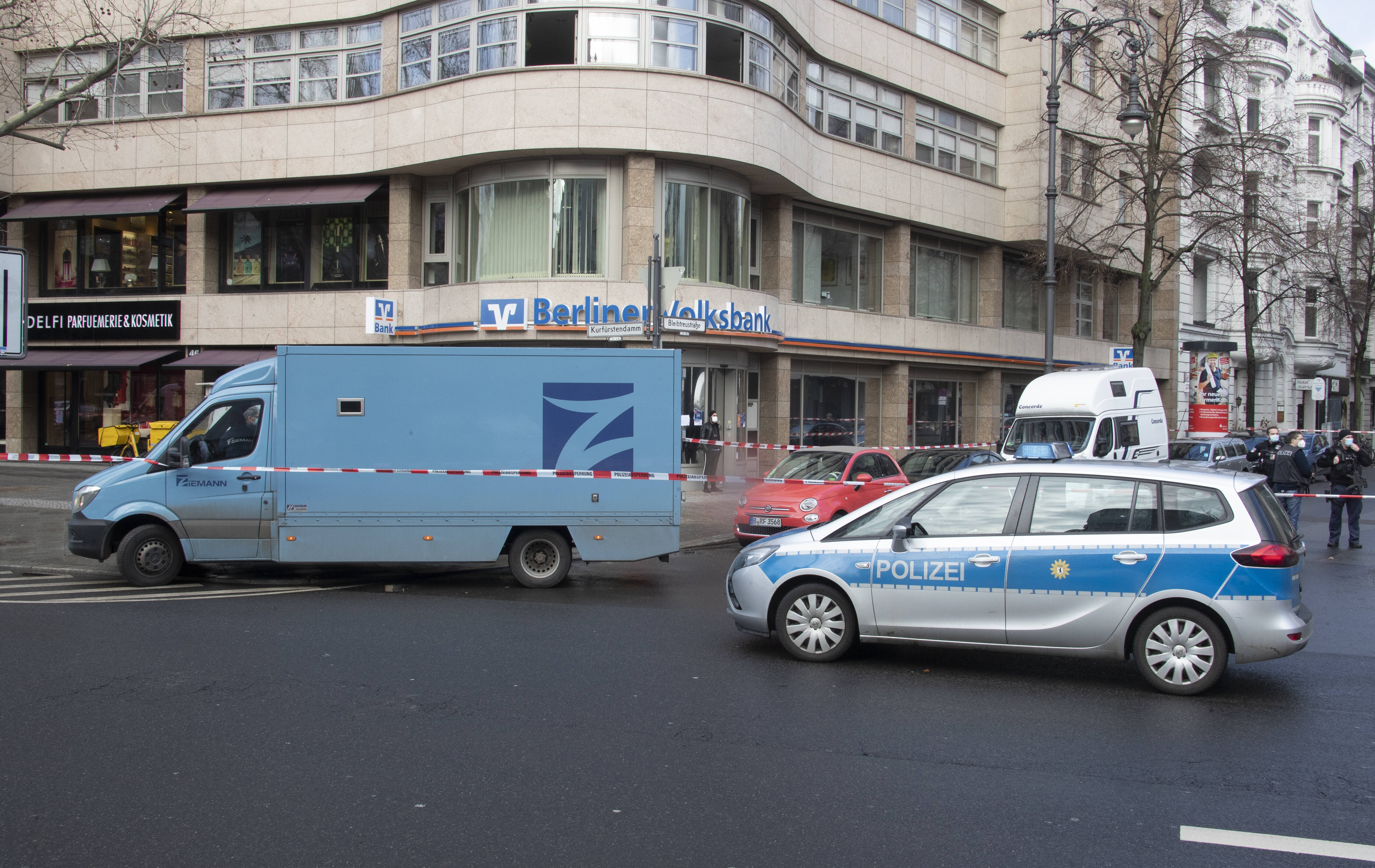 Geiselnahme in Skiort! Automaten-Knacker nehmen Frau als Geisel - Drama im Wintersport-Paradies