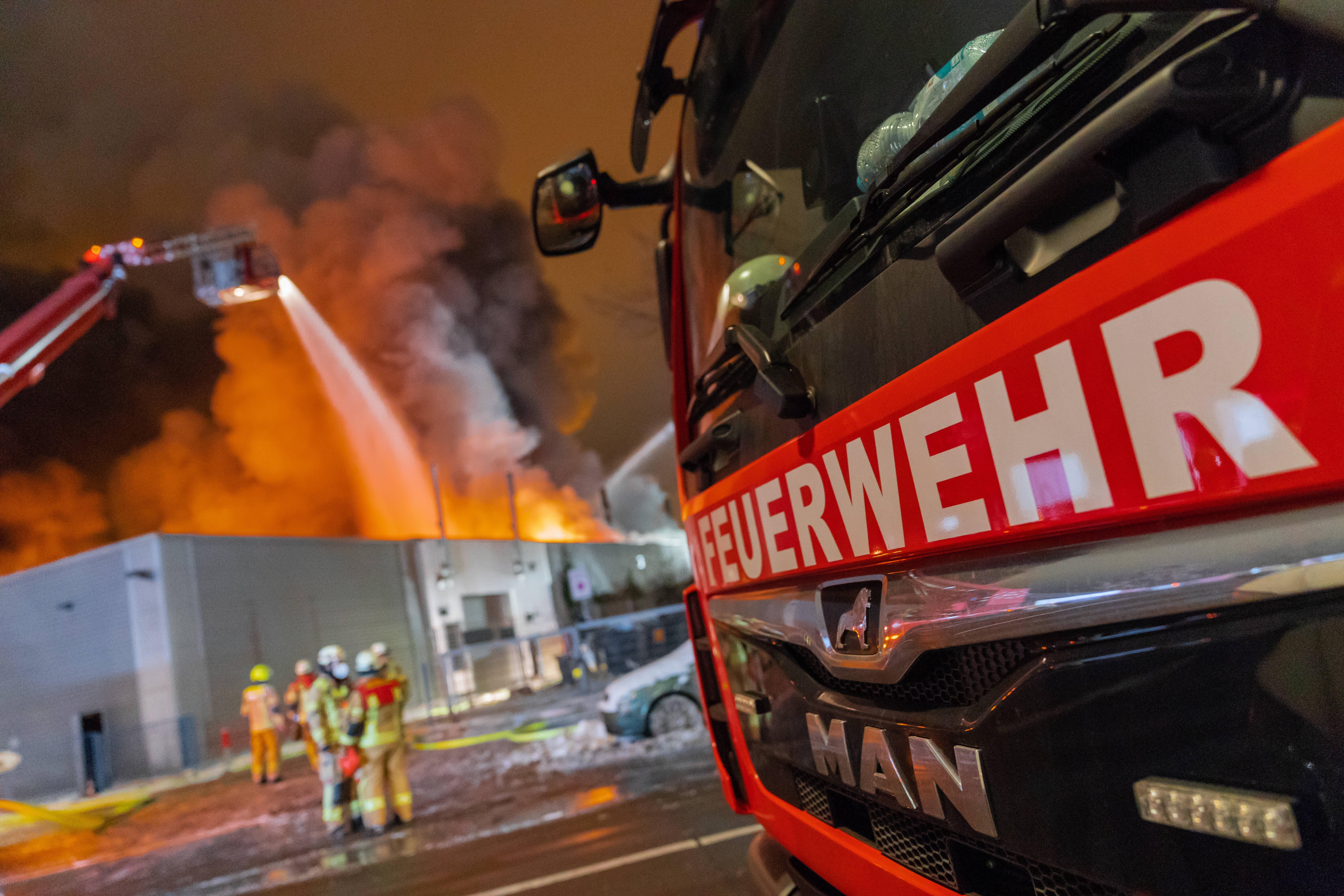 Feuerinferno in Baden-Württemberg - Feuerwehr entdeckt Leiche einer Frau!