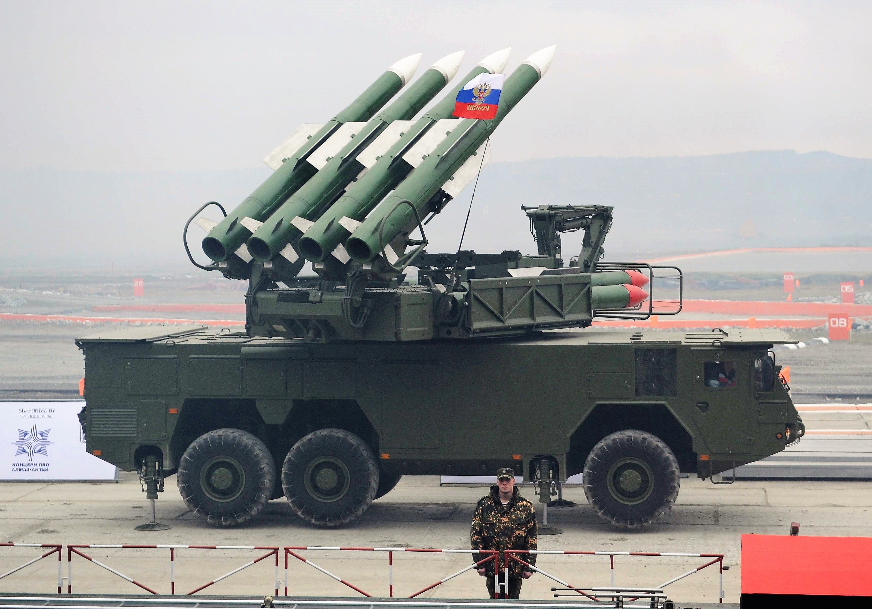 Putin ist Fassungslos! Russischer Raketenwerfer trifft sich selbst und explodiert! Unfassbares Video aufgetaucht!