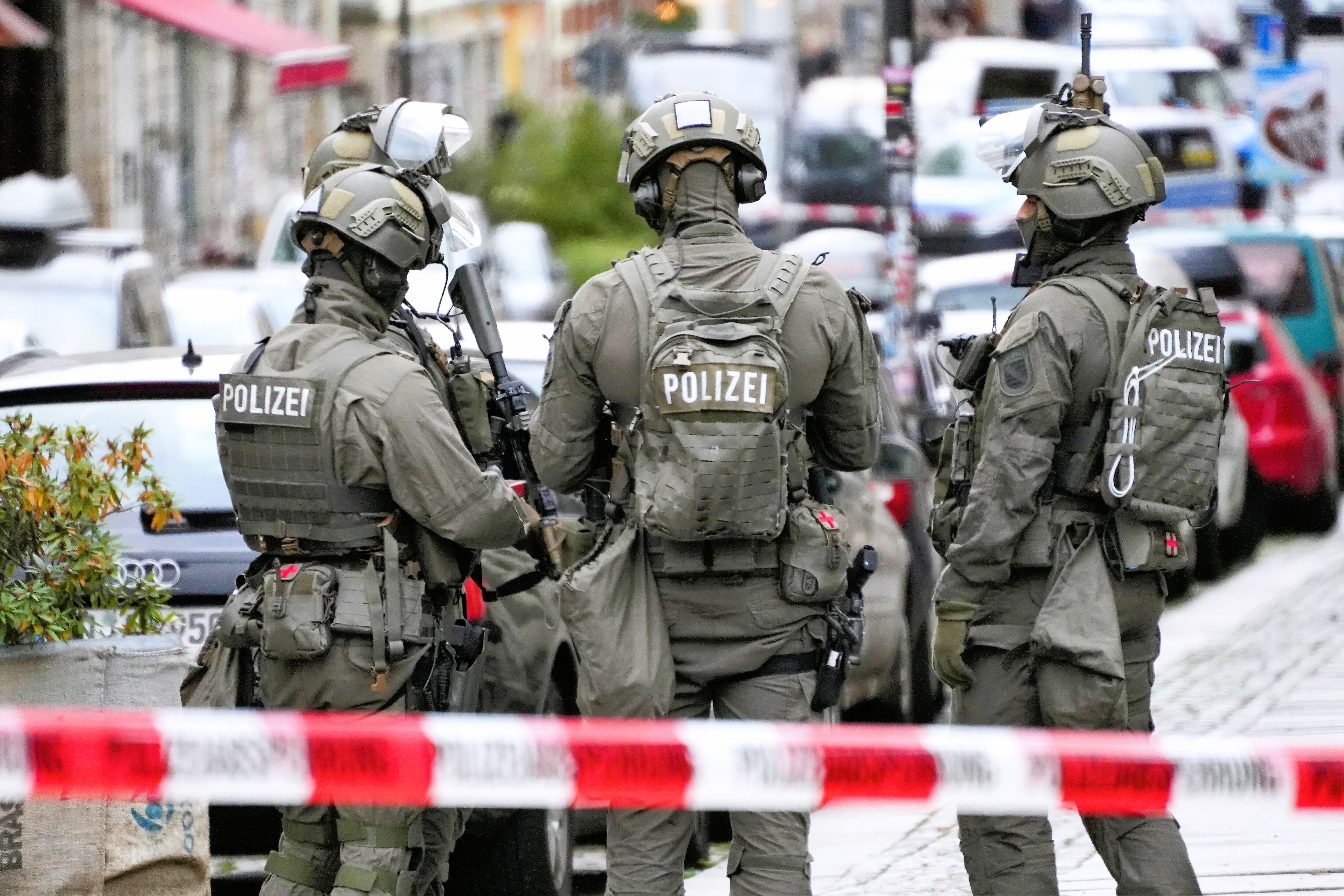Amokalarm vor Supermarkt! 3 Menschen schwer verletzt! Blutiger Zwischenfall auf Supermarkt-Parkplatz