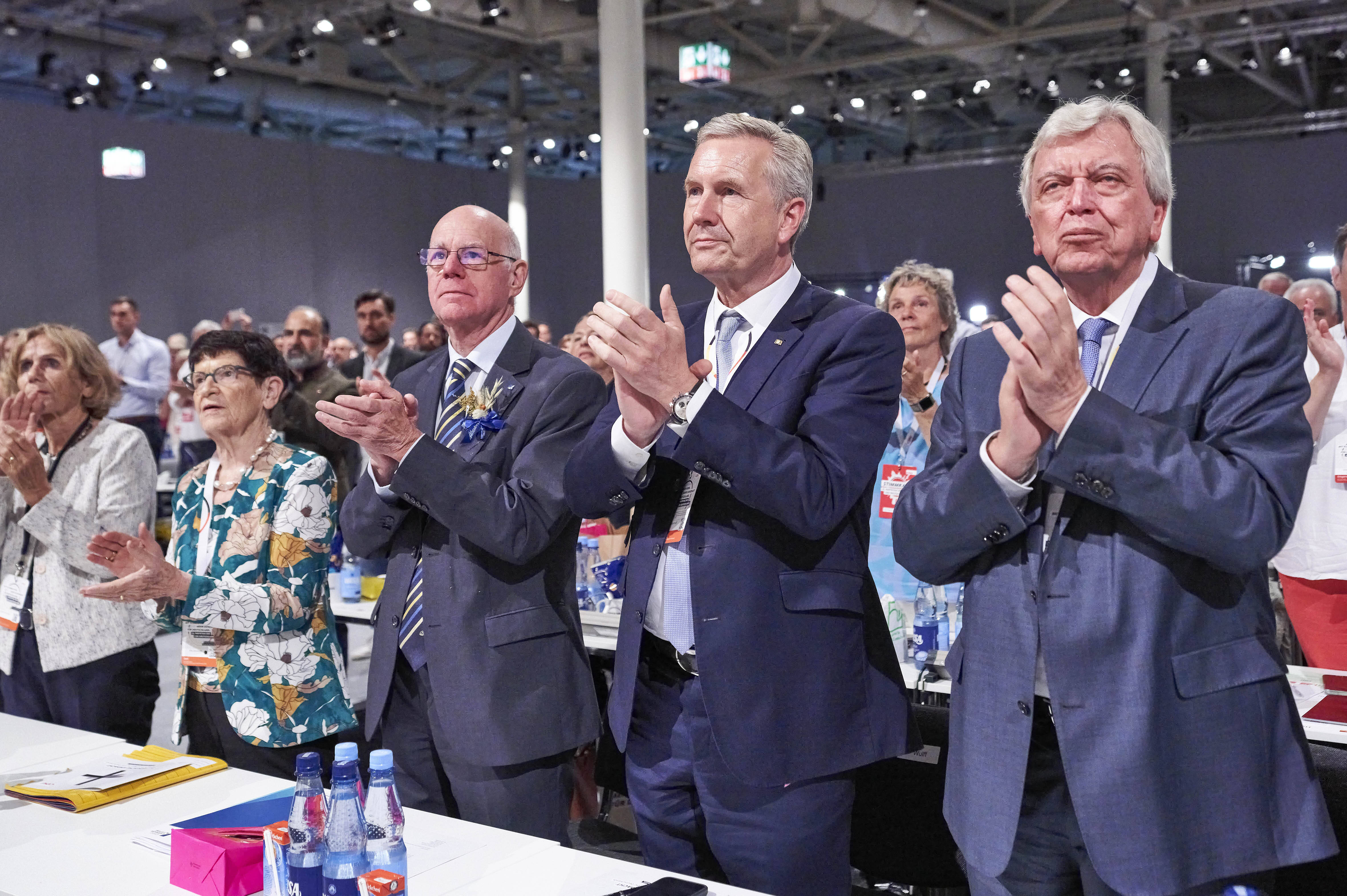 Schäuble rechnet mit Angela Merkel ab! Harte Kritik für die Alt-Kanzlerin aus den eigenen Reihen!