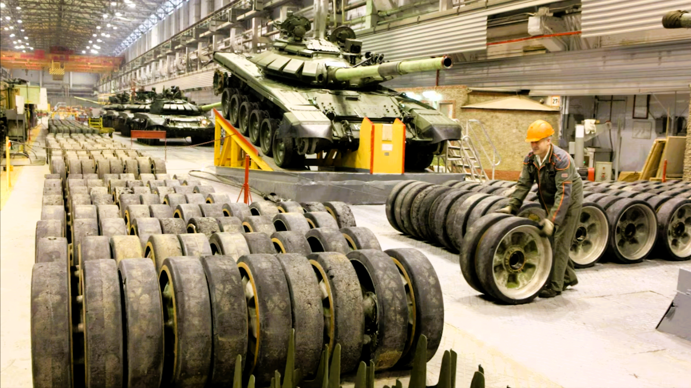 Demütigung für Putin - Panzerfabrik geht in Flammen auf! Wichtige Nachschublinie vernichtet