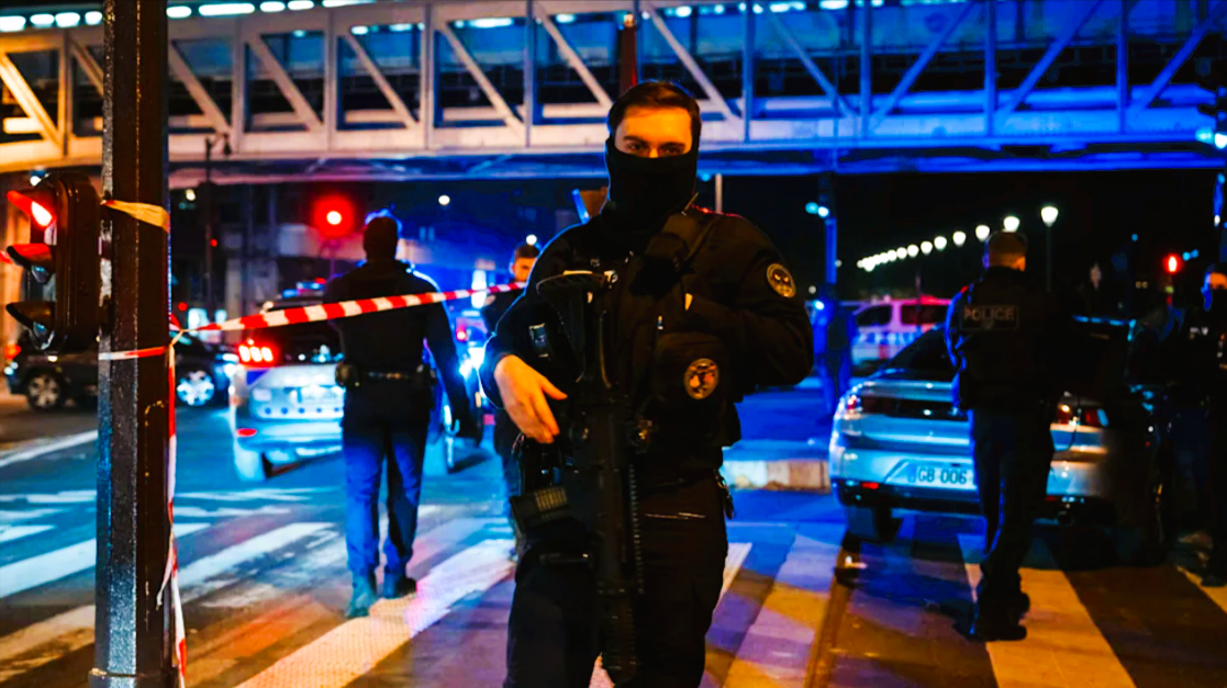 Eilmeldung - Deutscher stirbt bei Terroranschlag am Eifelturm! Angreifer rief "Allahu Akbar"