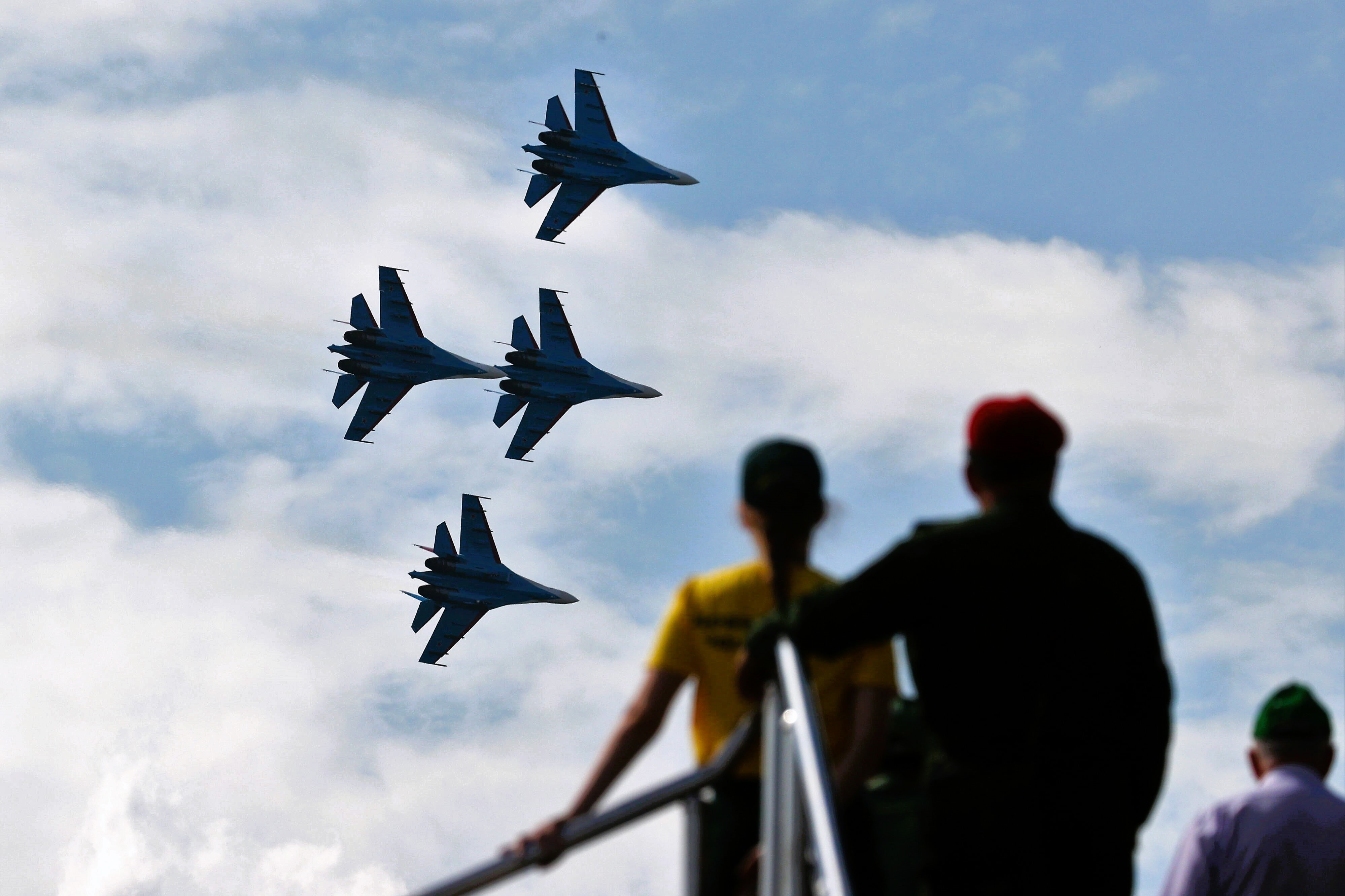 Alarmstart! Russische Bomber auf dem Weg Richtung USA! US-Kampfjets fangen Bomber ab